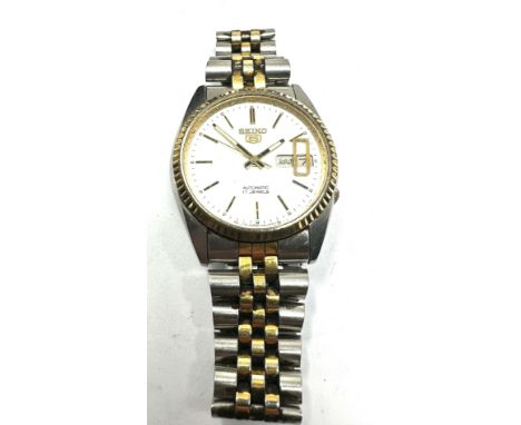 Vintage Seiko 5 automatic gents wristwatch the watch is the frame of date has come away and will need to be placed back