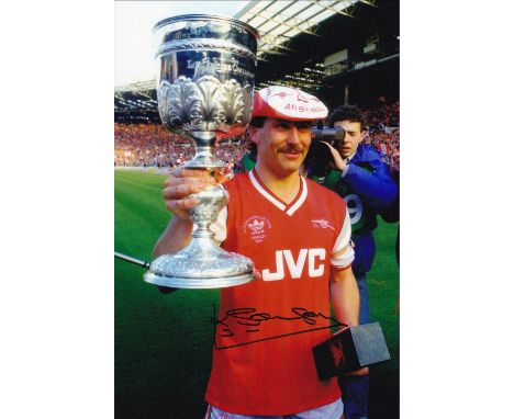 Autographed KENNY SANSOM 12 x 8 Photo : Col, depicting Arsenal captain KENNY SANSOM celebrating with the League Cup in front 