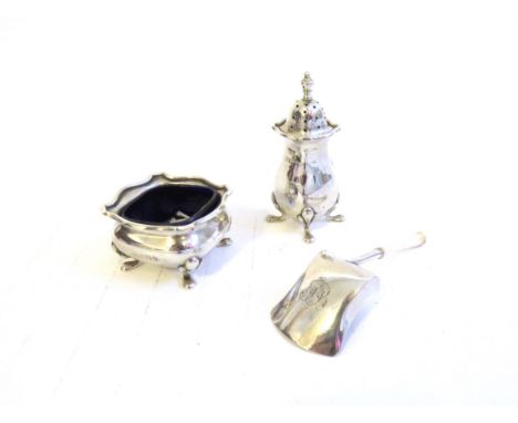 A Mappin and Webb silver pepperette and salt, both footed, dated Birmingham 1920 and a silver caddy scoop with turned bone ha