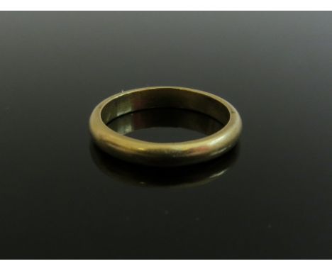A gold wedding band, unmarked. Size K, 3.6g