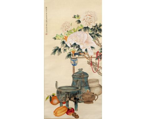 Scroll Chinese depicting a pet parrot overlooking three archaic bronzes, signed top left