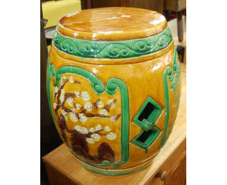 A modern Chinese style ceramic barrel shaped garden seat