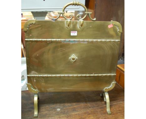 An Edwardian brass fire screen with integral carry handle 