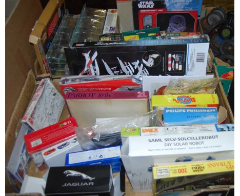 Two boxes of mixed toys, to include British Battle Fighter plastic kit, HobbyCraft MiG25 plastic kit, Airfix Henry VIII, Star