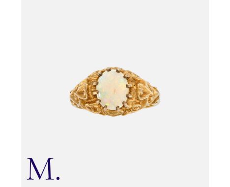 NO RESERVE. An Opal Ring in 9K yellow gold, with an oval cabochon opal to the centre.Size: OWeight: 4.2g