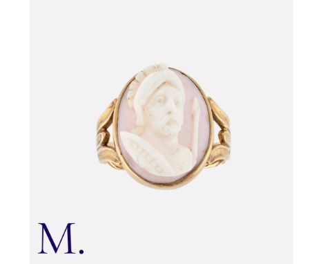 NO RESERVE. A Conquistador Cameo Ring in 9K yellow gold, set with a carved cameo featuring a conquistador in high relief.Size
