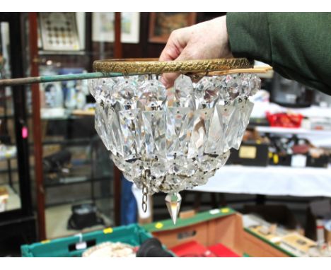 Small chandelier, diameter +/- 21 cm 