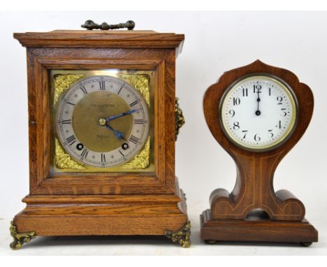 Winterhalder and Hofmeier oak mantel clock retailed by Wellington Jewellers in Totnes, two train movement striking on a gong 