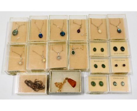 A quantity of mounted costume jewellery &amp; silver items with various stones including opal, jade &amp; garnet 