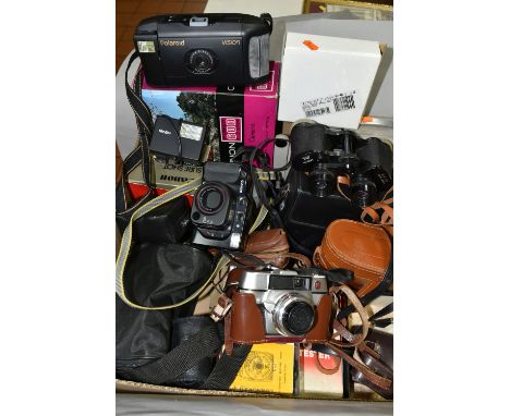 A BOX OF CAMERAS, PHOTOGRAPHIC EQUIPMENT, BINOCULARS, ETC, including a Coronet Cub, a Regula L camera with card box and fitte