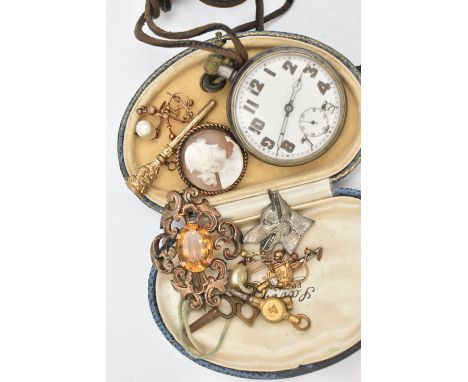 A SELECTION OF ANTIQUE JEWELLERY, to include a late Victorian citrine brooch, a watch key with amethyst terminal, a circular 