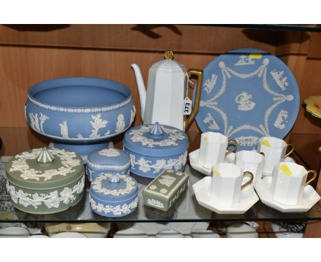 A GROUP OF WEDGWOOD JASPERWARE AND A WEDGWOOD OCTAGONAL GOLD GILT COFFEE SET, comprising a coffee pot, five coffee cans (one 