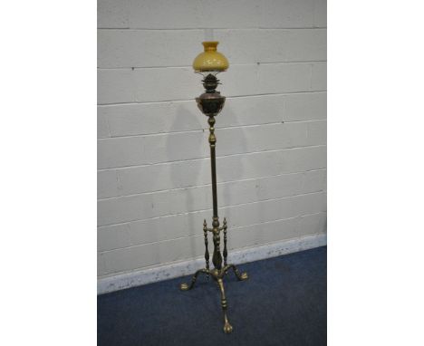 A LATE 19TH/EARLY 20TH CENTURY IMPROVED LAMPE BELGE BRASS TELESCOPIC OIL LAMP, with a removable copper reservoir, yellow glas