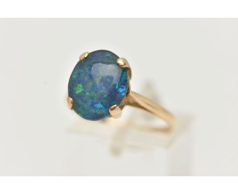 A 9CT GOLD OPAL TRIPLET RING, the oval opal triplet in a four claw setting to the plain band, 9ct hallmark for Birmingham 197