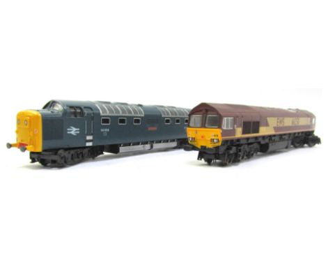 A Lima 66250 EWS carriage, and a Lima Alycidon 55009 carriage. (2)