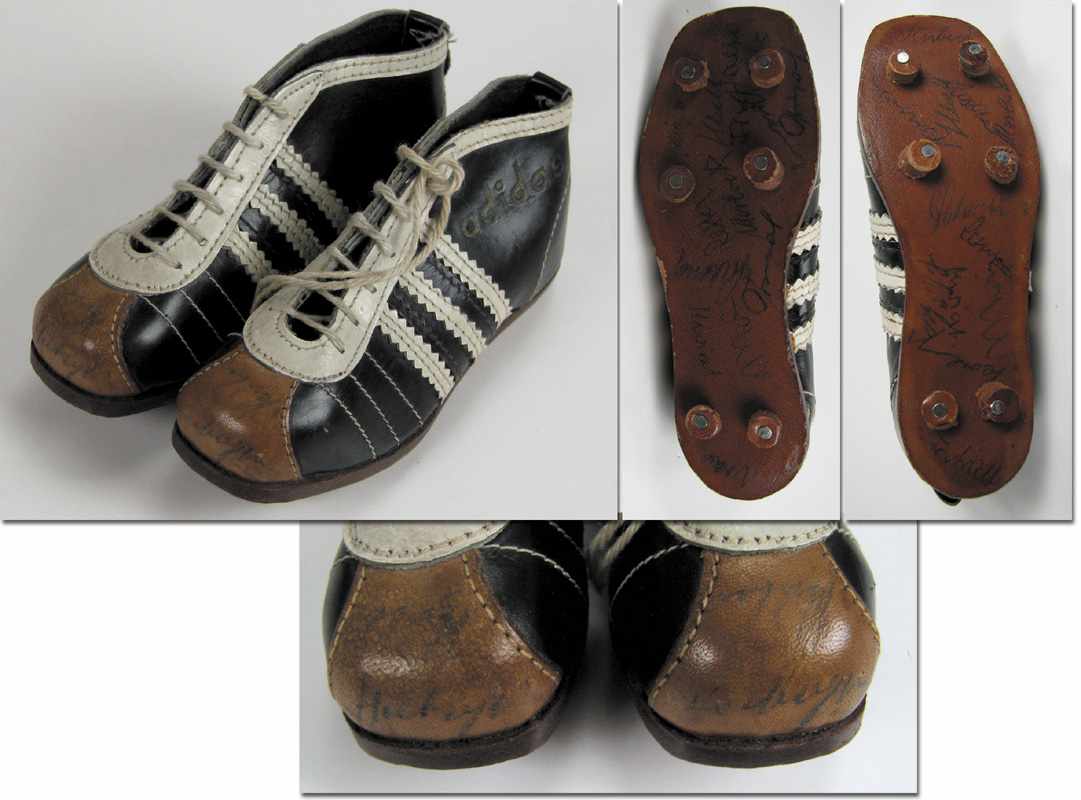 World Cup 1954 Mini Adidas boots German Autograhs Mini WM 1954 MANNSCHAFT Adidas Leder Miniatur Fussball Schuhe mit