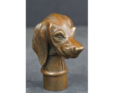 Walking stick handle in the form of a gundog 