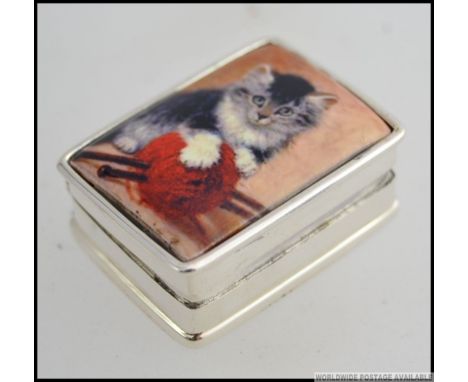 A 925 white metal silver and enamel pill box depicting a kitten with a ball of wool. 21g