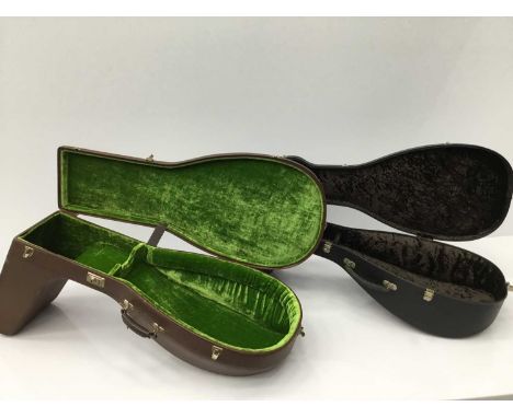 Two good quality lute cases with lined interior
Condition report:

Black case - Very good condition commensurate with age, sl