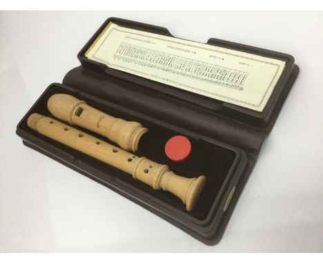 Moeck wooden descant recorder, boxed, as newCondition report: 31.5cm when assembled&nbsp;