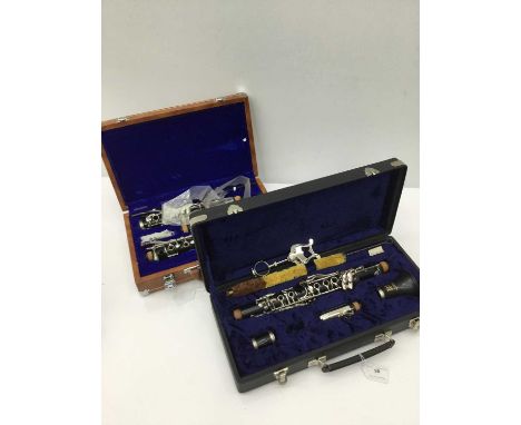 B &amp; H 400 clarinet, cased, as new condition, together with Lark clarinet, cased. (2)