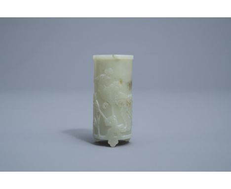 Full title: A Chinese celadon jade tripod brush pot with a phoenix among blossoming branches, 19th C.Description: H 8,9 cmCon