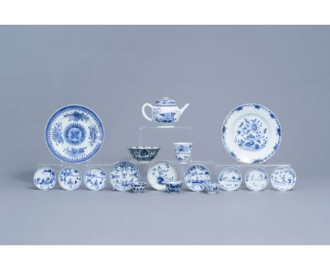 Full title: A varied collection of Chinese blue and white porcelain, 18th C. and laterDescription: Dia.: 23,7 cm (the plates)