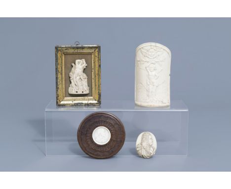 Full title: Two French ivory portrait medallions and two pax christi, 19th/20th C.Description: 14,7 x 7,6 cm (Saint Sebastian