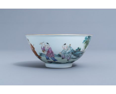 Full title: A Chinese famille rose bowl with playing children all around, Qianlong mark, 20th C.Description: H 7,2 cm - Dia.:
