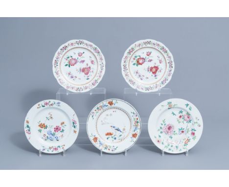 Full title: Five Chinese famille rose plates with floral design , QianlongDescription: Dia.: 23,2 - 22,9 cm (the largest and 