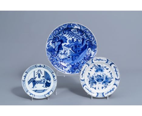 Full title: A Dutch Delft blue and white charger and two plates with chinoiserie design, 18th C.Description: Dia.: 34 cm - Di