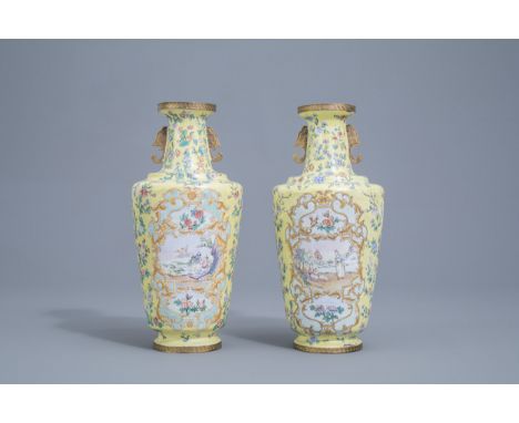 Full title: A pair of Chinese Canton enamel vases, 20th C.Description: H 34,4 cmCondition:Please contact us to let us know wh