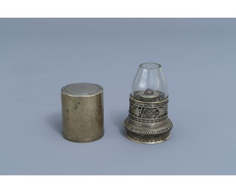 Full title: A Chinese paktong opium travel lamp, ca. 1900Description: H 13 - 11,7 cm (open and closed)Condition:Please contac
