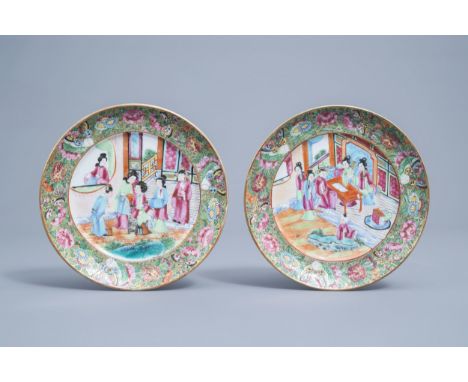 Full title: Two Chinese Canton famille rose plates with figures, 19th C.Description: Dia.: 20,1 cmCondition:Please contact us