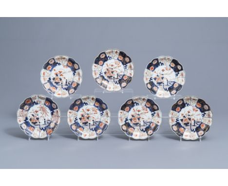 Full title: Seven Japanese Imari plates with scalloped rim and floral design, Edo, 18th C.Description: Dia.: 23,4 - 23,2 cmCo