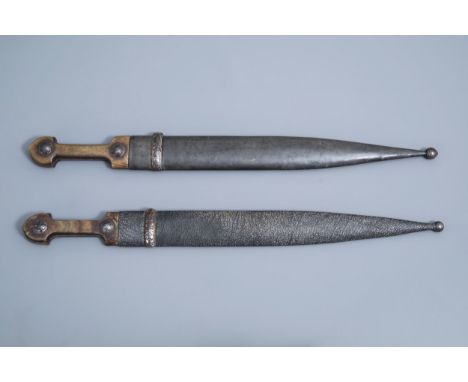 Full title: Two Caucasian 'kindjal' daggers with accompanying scabbard, 19th/20th C.Description: L 56,5 - 55,4 cmCondition:Pl