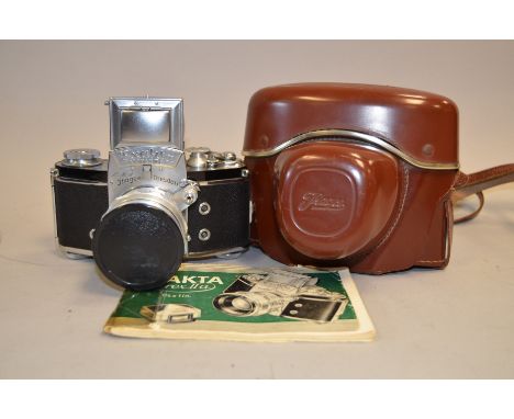 An Ihagee Exacta Varex Iic 35mm Camera, with C.Z Jena 58mm f/2 Biotar lens, shutter working, body VG, elements G, in leather 