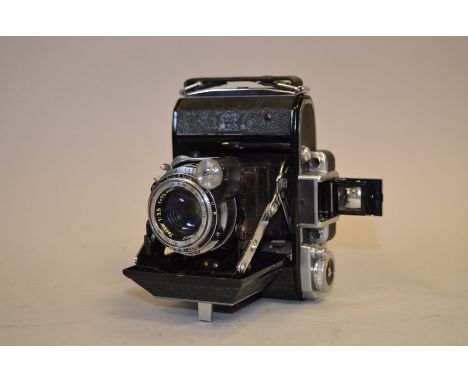 Zeiss Ikon Super Ikonta 531 Folding Camera, with Zeiss-Opton 75mm f/3.5 Tessar lens, shutter responds on all speeds, body G, 