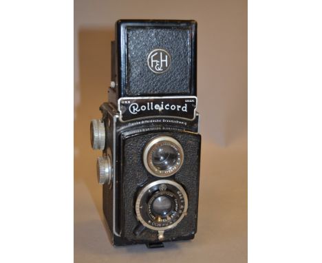 Rolleicord 1a TLR Camera, with Carl Zeiss Jena 7.5cm f/4.5 Triotar lens, shutter sticking on slow speeds, body F, elements G 