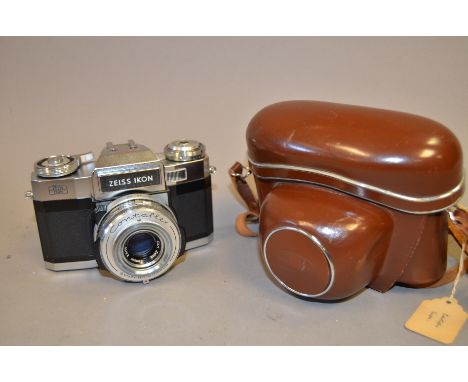 A Zeiss Ikon Contaflex Super B SLR Camera, Shutter working, body G, elements G, with Carl Zeiss 50mm f/2.8 Tessar lens, in ma