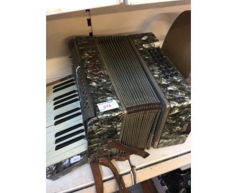 ALVARI PIANO ACCORDION       D2