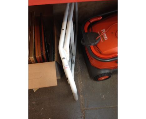 SMALL WHITE STEP LADDERS