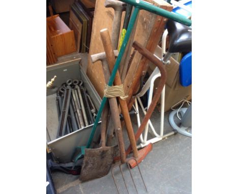 A BUNDLE OF GARDEN TOOLS