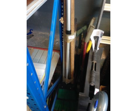 2 BUNDLES OF GARDEN TOOLS