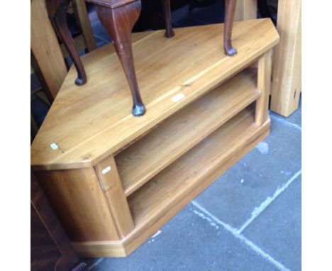 LIGHT OAK CORNER TV UNIT