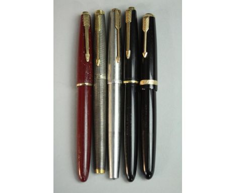 A collection of five 14 carat gold-nibbed vintage Parker fountain pens, including a Parker Duofold fountain pen with 14 carat