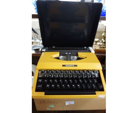 A 1960'S "SILVERETTE" PORTABLE TYPEWRITER (boxed) with manual and ephemera