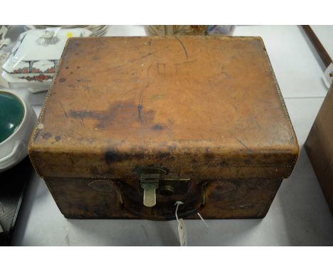 Vintage leather hat box, by Lincoln Bennett, London, 36cms wide. 