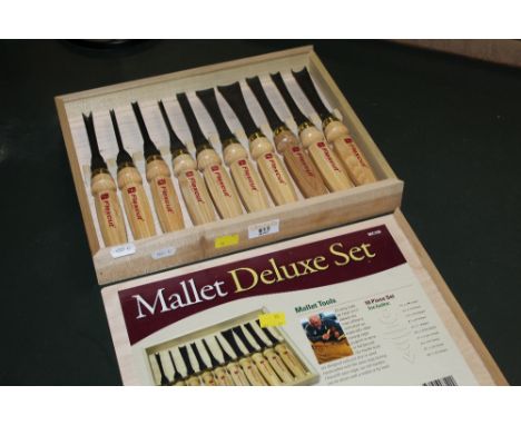 A boxed Mallet Deluxe set of Flex cut carving tools 