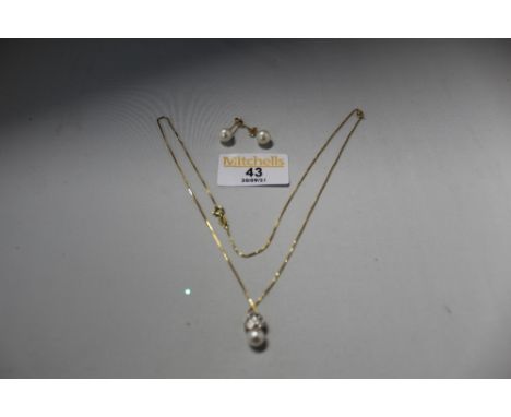 An 18ct gold stamped necklace with synthetic pearl pendant and matching earrings, combined weight of 5g